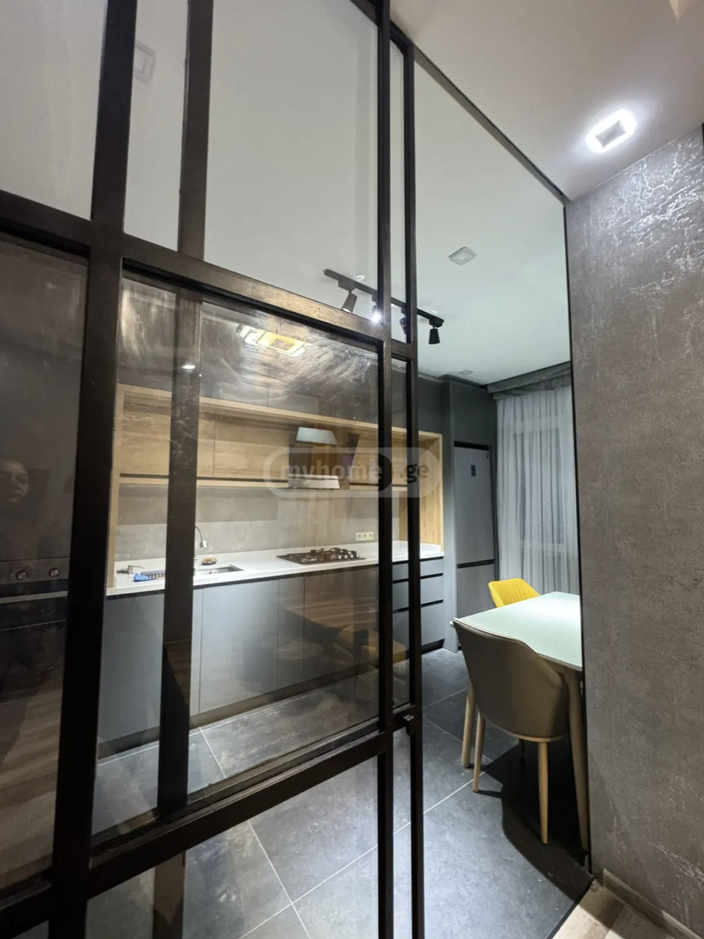 იყიდება 3 ოთახიანი ბინა ბათუმში